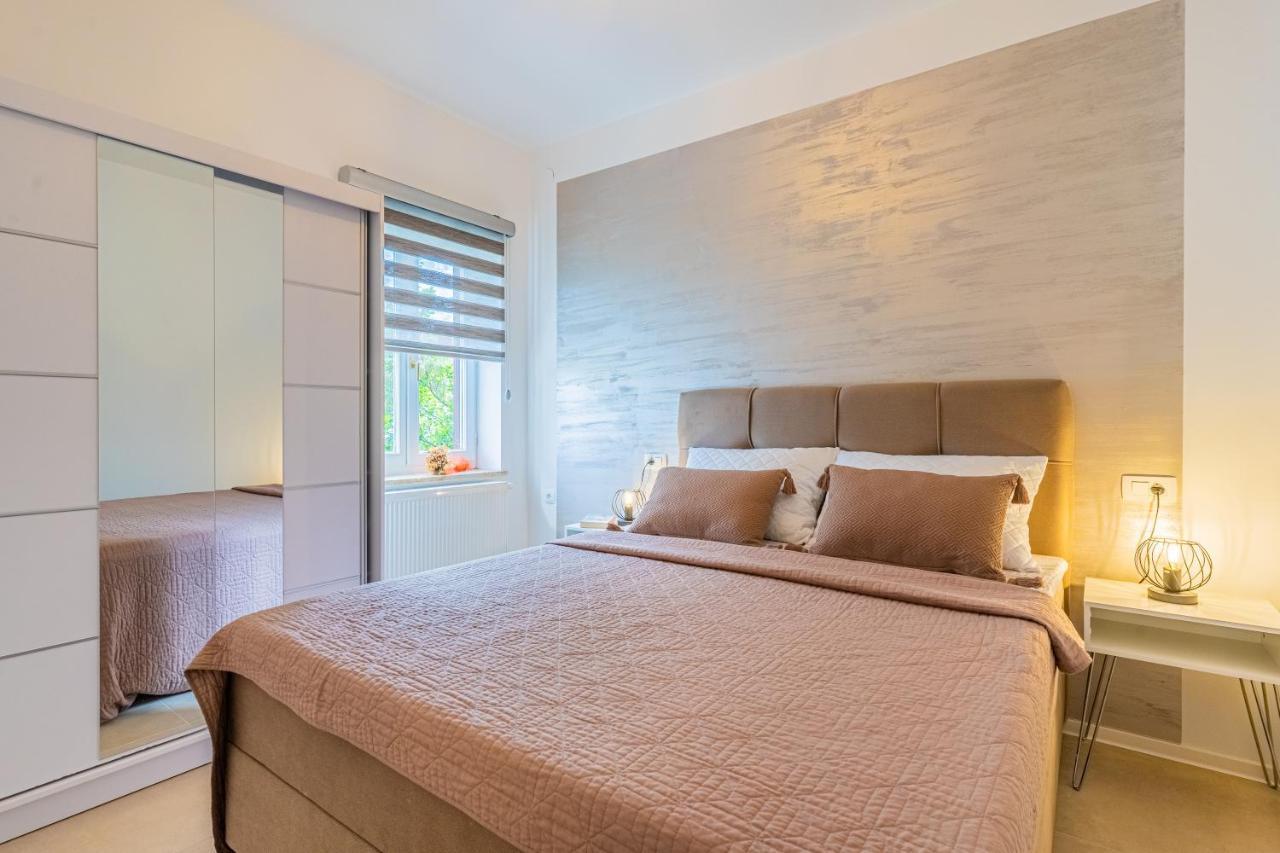 Apartments Ivanka Cres Exterior photo