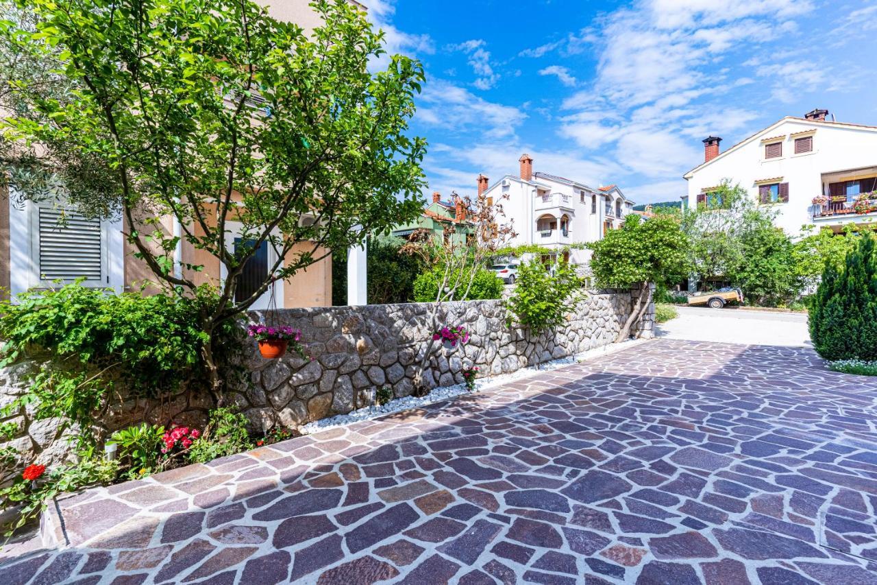 Apartments Ivanka Cres Exterior photo