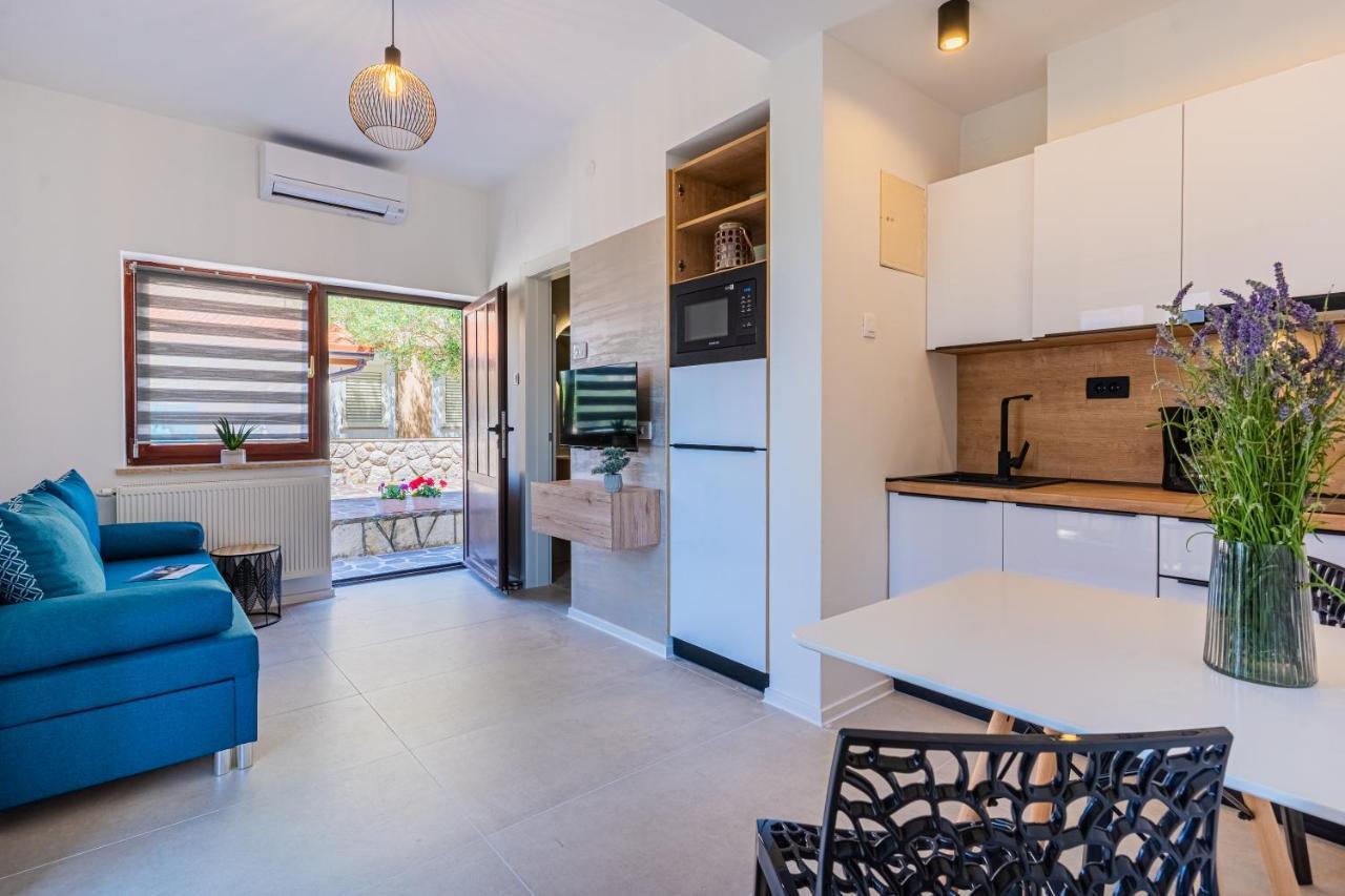 Apartments Ivanka Cres Exterior photo