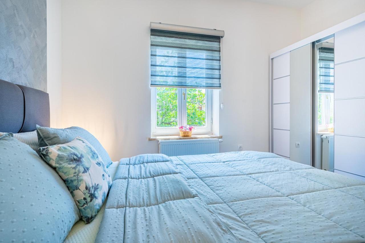 Apartments Ivanka Cres Exterior photo